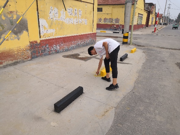 说明: 图片包含 户外, 建筑, 路, 街道描述已自动生成